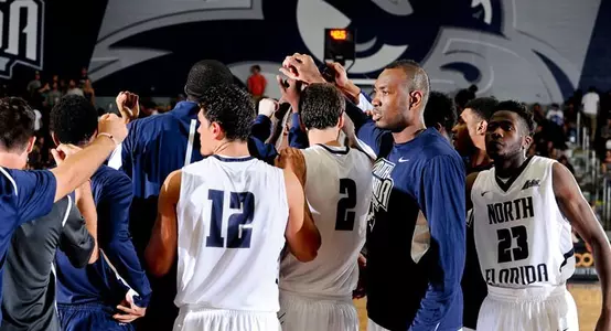 Basketball team huddle picture