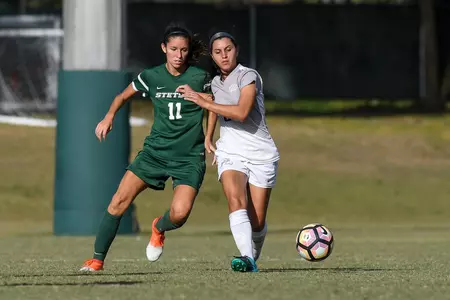Lorena Cedeno fights off a Stetson defender.