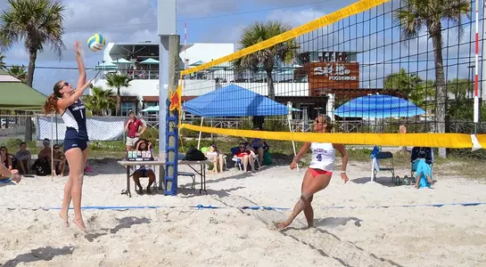 Ambre-Desaulany-BeachInvite