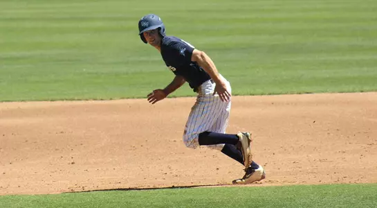 Ervin running to second base