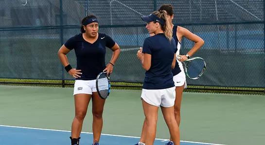 Coach-Quetzali-Irina-Huddle