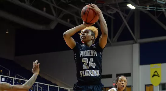 Maiya Rumph takes a jump shot against Bethune-Cookman