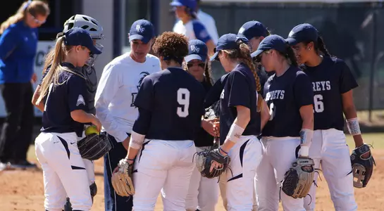 UNF softball team huddles in the circle.