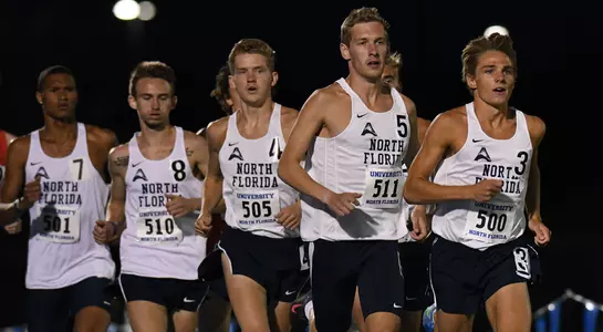 A pack of UNF men's runner led the way in the 1500-meter race