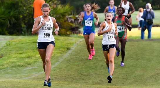 Audrey Carpenter runs in front of the competition