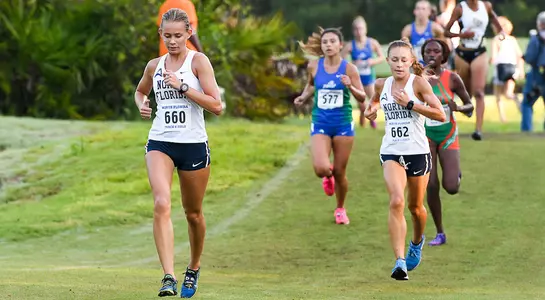 Audrey Carpenter runs in front of the competition
