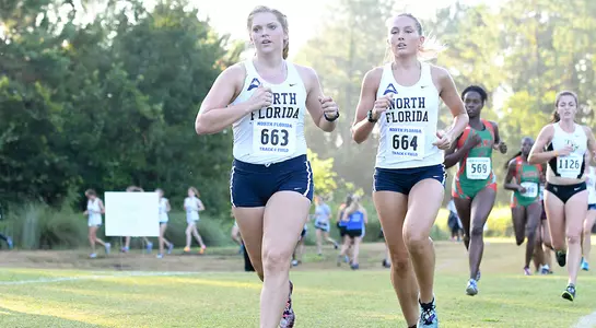 Harley Horsley runs along side her teammate