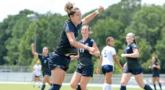 Women's Soccer player Thais Reiss