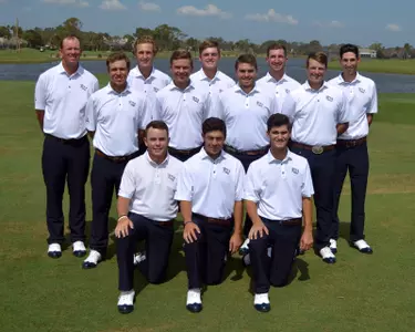 Team photo of 2017-18 Men's Golf team at Sawgrass Country Club