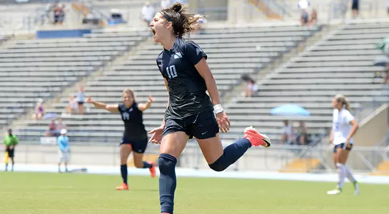 Thais Reiss celebrates after scoring a goal.