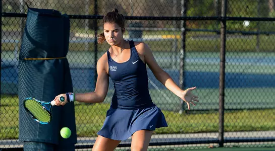 Eva Nyikos returns the ball.