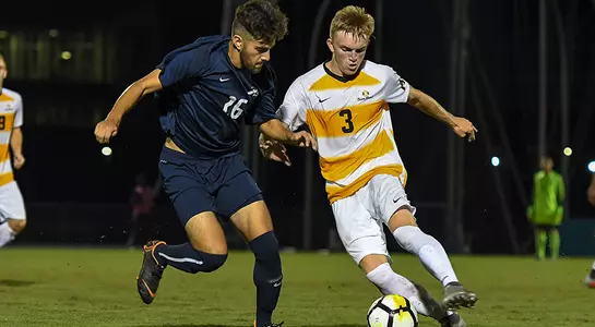 Kyle Frudakis defends App State defender