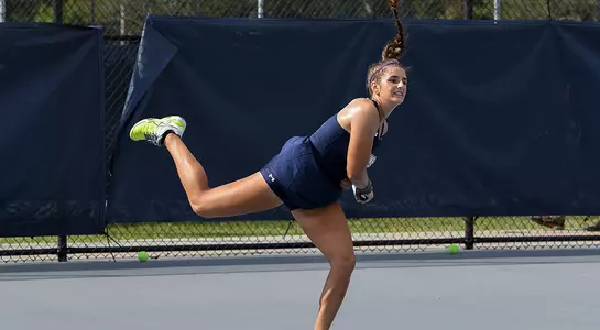 Florencia Rossi witha serve