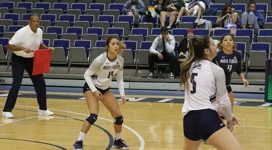 Angelie Rosario gets ready to make a play.
