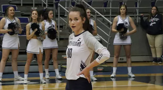 Grace Youngblood awaits the serve.