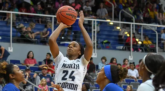 Janesha Green hits a pull up.