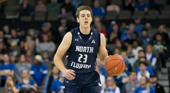 Carter Hendricksen dribbles ball up the floor