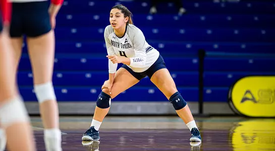 Rocio Moro gets set to play some defense.