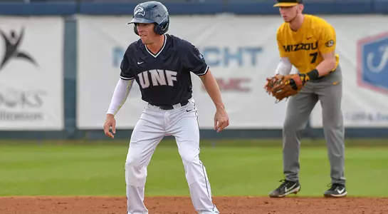 Action shot of UNF baseball player Jay Prather leading off of second base against Missouri.