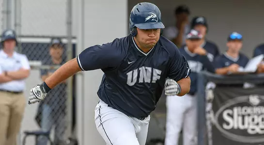 Picture of David Maberry sprinting to first base during a UNF baseball game.
