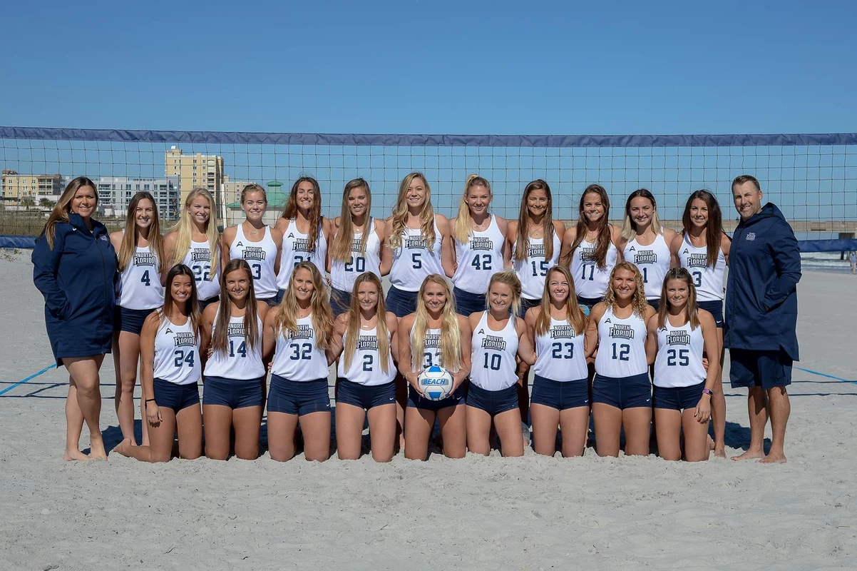 Team roster photo of the 2019 UNF Beach Volleyball Team