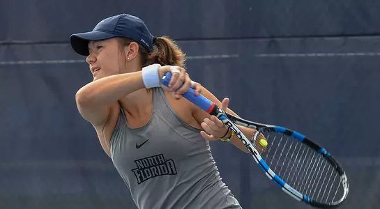 Constanza Gorches hits the tennis ball.