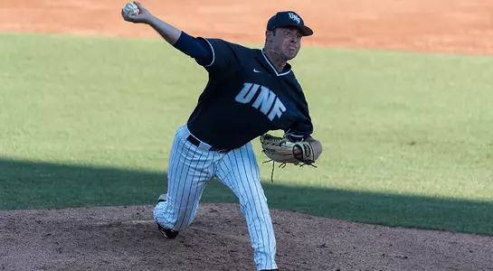 Photo of Brandon Reitz throwing the ball.