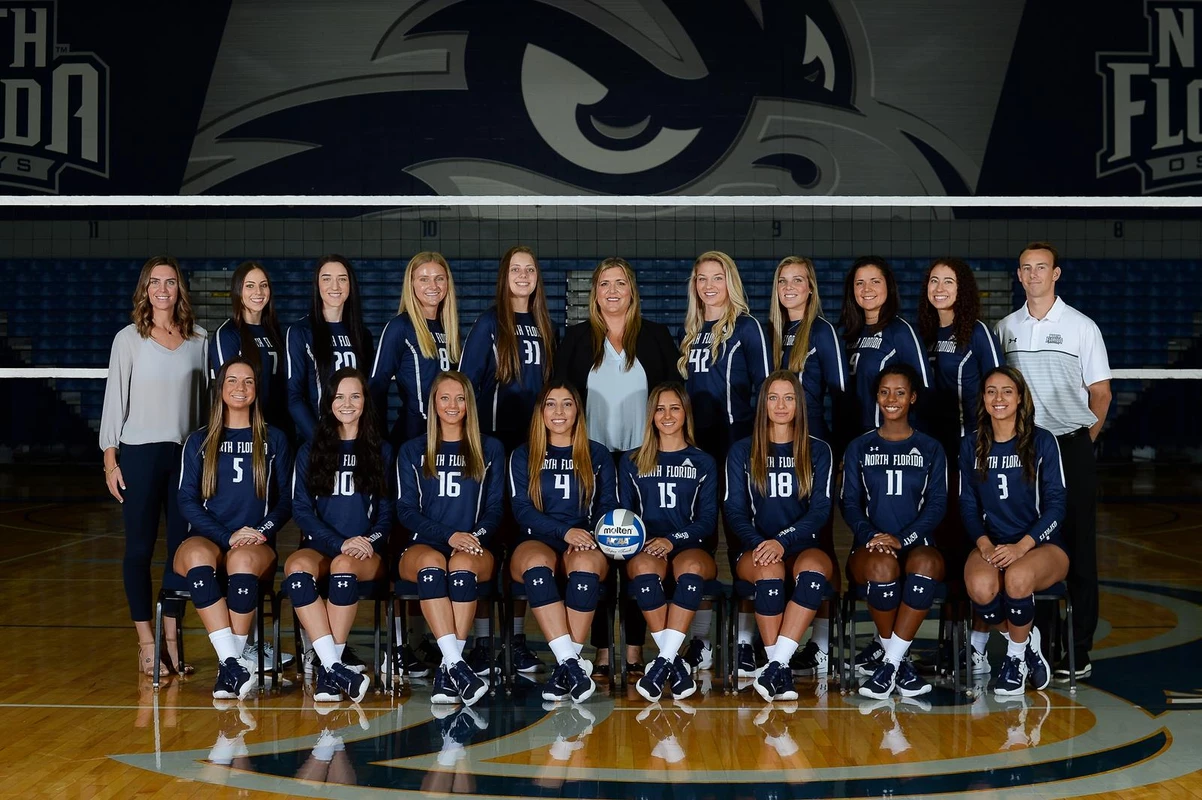 Picture of the 2019 UNF Volleyball Team at the UNF Arena
