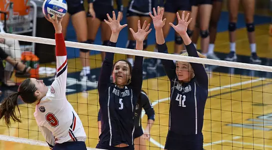 Askew (5) and Griffey (42) defend the net