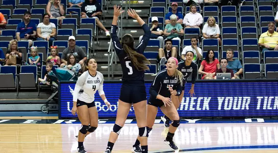 The Ospreys set up for a point