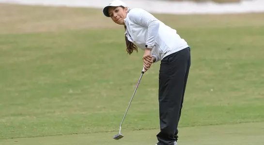 Mindy Herrick rolls a putt on the green
