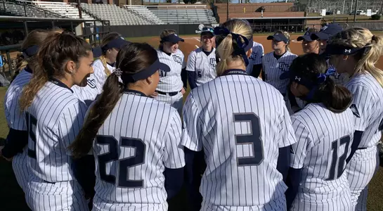 Team photo of softball at Troy