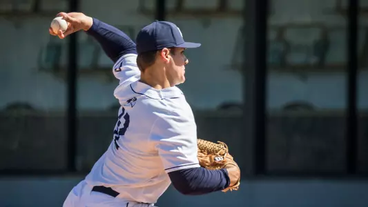 Tony Roca delivers a pitch