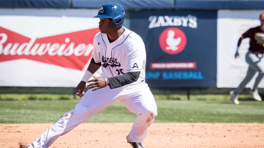 Trey Spratling-Williams runs to the base