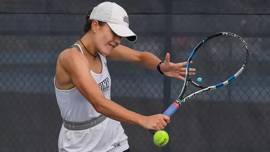 Constanza Gorches hitting backhand