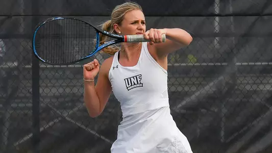 Summer Yardley Htis a Forehand