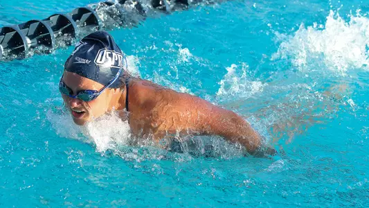Sydney Groth swims the fly.