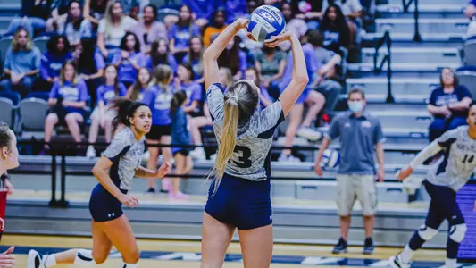 Annie Antar sets the ball