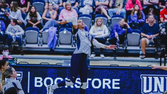 Dariana Hollingsworth-Santana makes an attack on the ball