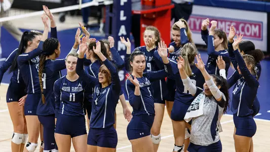 UNF Volleyball team huddle
