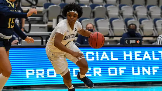 Nubia Benedith drives in for a layup.