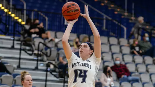 Erin Jones rises up for a jump shot.