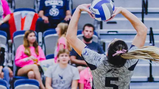 Julianna Askew setting the ball