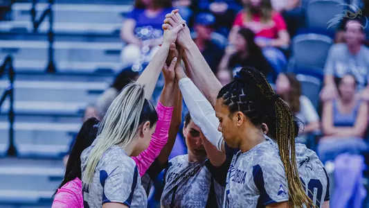 UNF volleyball team huddle