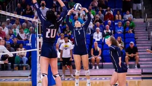 Julianna Askew sets the ball.