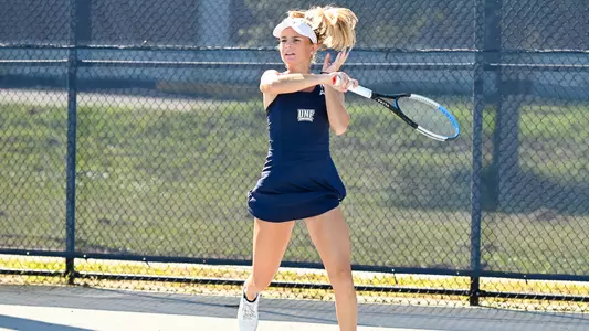 Anslee Long hits a forehand