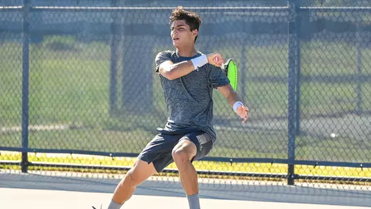 Breno Marquest hits a forehand