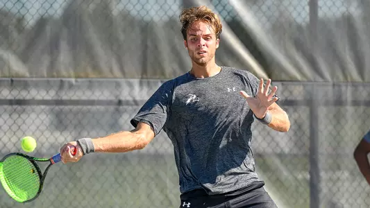 Nilo Duarte hits a forehand