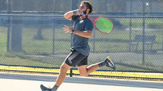 Rodrigo Crespo hits a forehand