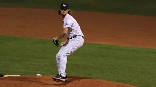 Dylan Kelley in the stretch